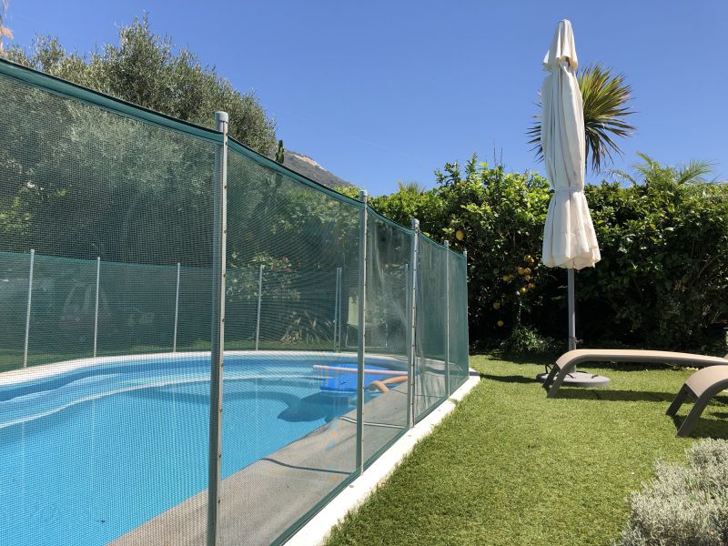 Child-Safe Pool Barrier
